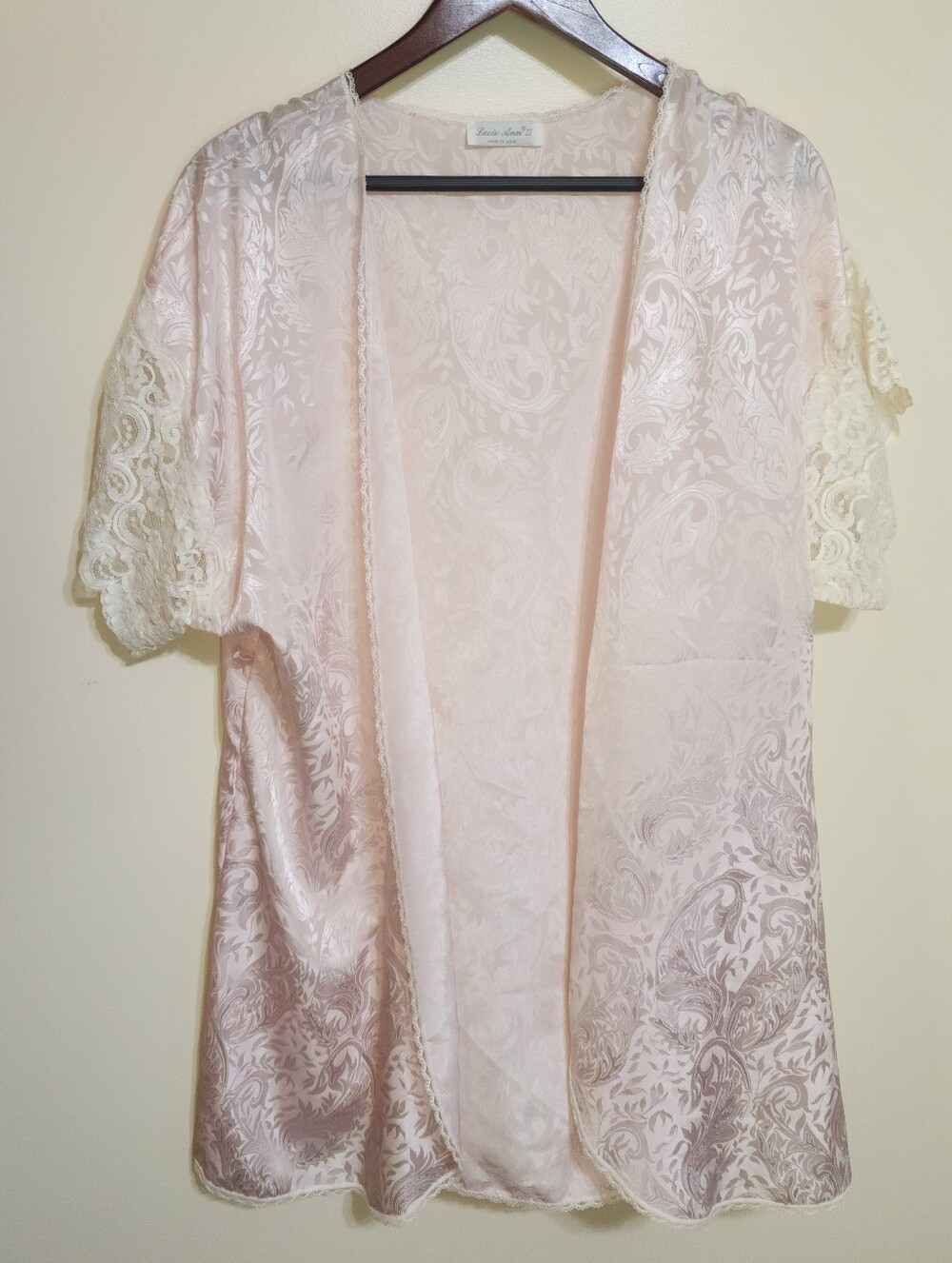 Vtg LUCIE ANN II Pink Floral Damask Short Robe Sleepware Lace USA Smaĺl Cover Up